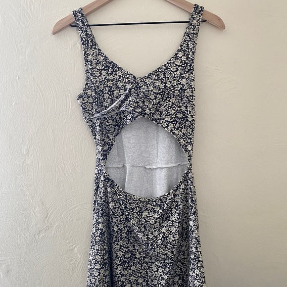 *SOLD* Hollister Floral Crossover Skater Dress - Picture 4 of 5